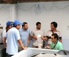 Khách hàng tham quan